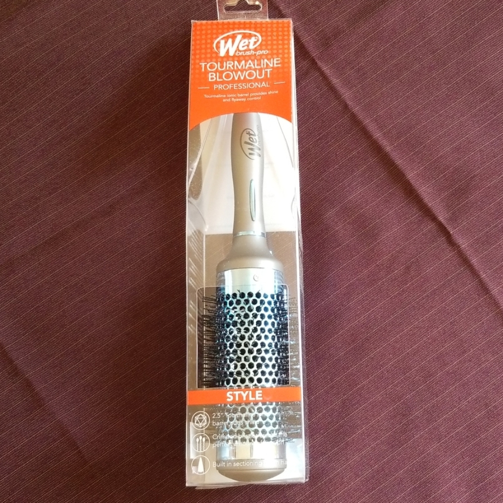 Wet Brush Pro: 2.5" Tourmaline Blow-Out Brush